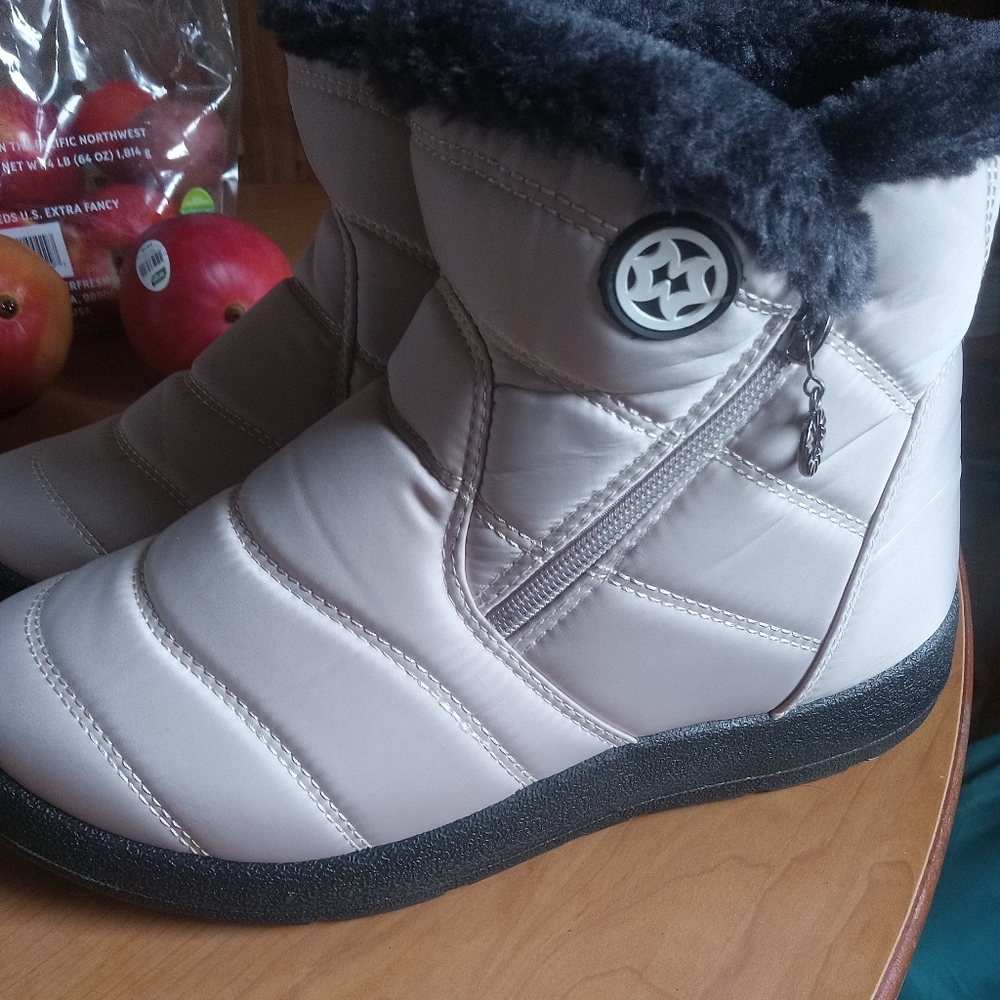 Women's Winter Boots with Faux Fur Lining